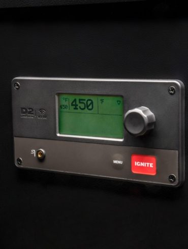 Traeger Pro 575 Pellet Grill Controller close up showing 450 degrees on screen